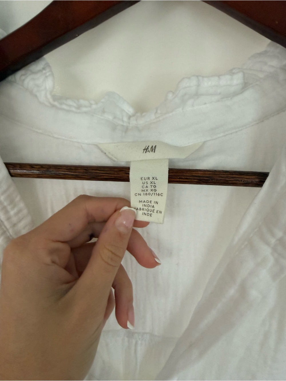 H&M White Ruffle V-Neck Flutter Sleeve Blouse - Picture 3 of 5